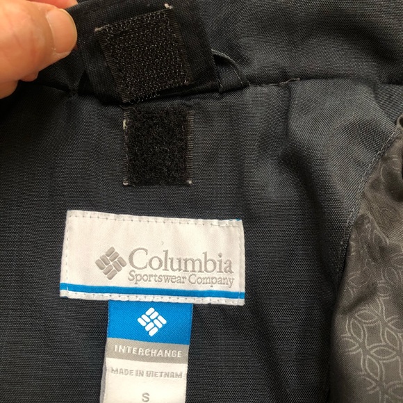 Columbia women’s hood waterproof jacket flaw - Picture 12 of 13